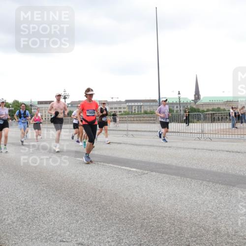 29.06.2025 - hella hamburg halbmarathon Lena Gebhardt http://msf.ph/oto/8281952 29.06.2025 10:55:00 Lombardsbrücke 5727, 16637, 15029, 41, 1013, 1198, 2084, 2090, 2244, 2452, 2566, 2586, 2632, 3002, 3274, 4039, 4191, 4192, 5185, 5392, 5500, 5727, 5882, 5993, 6395, 6396, 6839, 6944, 6982, 7219, 7238, 7766, 7986, 8012, 8186, 8403, 8519, 9521, 9596, 10109, 10331, 10458, 10471, 10686, 11033, 11226, 11287, 11567, 11569, 11737, 11788, 11908, 12147, 12148, 12240, 12268, 12270, 12930, 13098, 13272, 13283, 13548, 13944, 13945, 13979, 13980, 14515, 15160 meine-sportfotos.de
