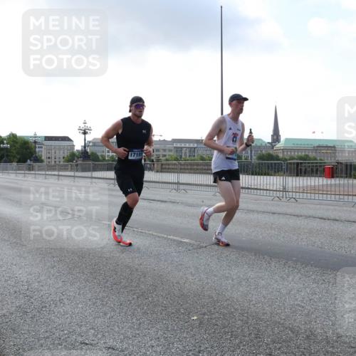 29.06.2025 - hella hamburg halbmarathon Lena Gebhardt http://msf.ph/oto/8281964 29.06.2025 09:45:38 Lombardsbrücke 17191, 57, 1686, 1707, 1758, 1990, 2689, 2746, 3043, 4050, 4129, 4679, 4698, 4749, 5070, 5187, 5328, 5550, 5746, 5826, 6358, 6781, 6878, 7272, 7389, 7481, 7651, 7723, 7880, 7965, 8190, 8209, 8883, 9137, 9381, 9571, 9634, 10017, 10171, 10270, 10484, 10486, 10876, 11120, 11413, 11857, 12049, 12232, 12234, 12308, 12595, 12691, 12988, 13066, 13167, 13343, 13618, 13686, 14028, 14140, 14289, 15672, 15883, 16157, 16818 meine-sportfotos.de