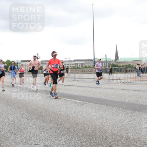 29.06.2025 - hella hamburg halbmarathon Lena Gebhardt http://msf.ph/oto/8281983 29.06.2025 10:55:01 Lombardsbrücke 5727, 16637, 15029, 1013, 1198, 2084, 2090, 2452, 2566, 2586, 2632, 3002, 3274, 4039, 4191, 4192, 5392, 5500, 5727, 5882, 6395, 6396, 6839, 6944, 6982, 7219, 7238, 7766, 8012, 8186, 8403, 8519, 9521, 9596, 10109, 10331, 10458, 10471, 10686, 11033, 11226, 11287, 11567, 11569, 11737, 11788, 11908, 12147, 12148, 12240, 12268, 12270, 13098, 13230, 13272, 13283, 13548, 13944, 13945, 13979, 13980, 14515, 15152, 15160 meine-sportfotos.de