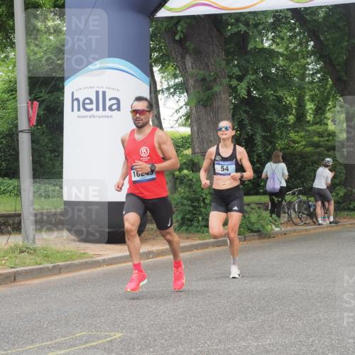 29.06.2025 - hella hamburg halbmarathon KatJ http://msf.ph/oto/8282002 29.06.2025 10:10:53 Zwischen KM18-KM19 54 meine-sportfotos.de