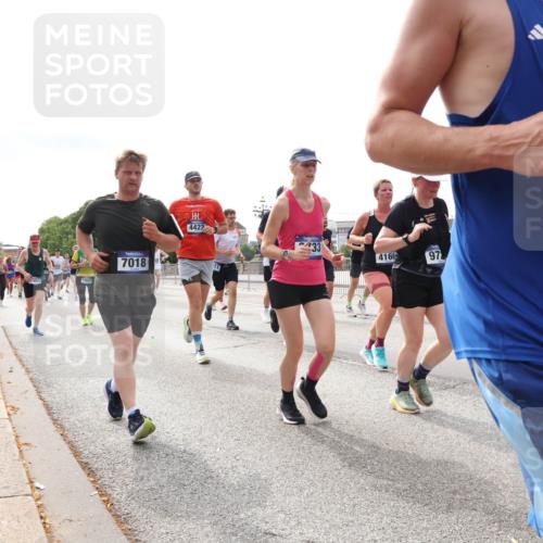 29.06.2025 - hella hamburg halbmarathon Lena Gebhardt http://msf.ph/oto/8282005 29.06.2025 10:20:36 Lombardsbrücke 7018, 4422, 433, 4166, 97, 0613, 1011, 1046, 1069, 1471, 1474, 2053, 2101, 2325, 2478, 2834, 2923, 2945, 3247, 3434, 3733, 3781, 3842, 4154, 4166, 4288, 4422, 4585, 4614, 4739, 4754, 4869, 5181, 5556, 5625, 5659, 5811, 5812, 5831, 5937, 6608, 6951, 7018, 7101, 7131, 7739, 7744, 8025, 8113, 8462, 8588, 8940, 9136, 9722, 9735, 9873, 9981, 10041, 10050, 10350, 10414, 10595, 10613, 10647, 10754, 11100, 11145, 11603, 11835, 11995, 12844 meine-sportfotos.de