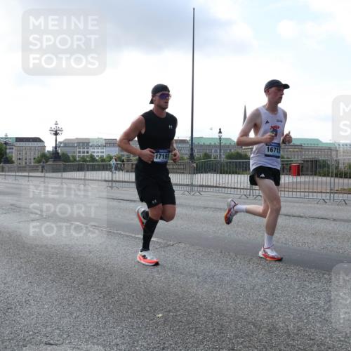 29.06.2025 - hella hamburg halbmarathon Lena Gebhardt http://msf.ph/oto/8282028 29.06.2025 09:45:39 Lombardsbrücke 17191, 16712, 57, 1080, 1686, 1707, 1758, 1894, 1990, 2689, 2746, 3043, 4050, 4129, 4679, 4698, 4749, 5070, 5187, 5328, 5550, 5746, 5826, 6358, 6781, 6878, 7272, 7389, 7481, 7651, 7723, 7880, 7965, 8190, 8209, 8883, 9137, 9381, 9571, 9634, 10017, 10171, 10270, 10484, 10876, 11120, 11413, 11857, 12049, 12232, 12234, 12308, 12595, 12691, 12988, 13066, 13167, 13343, 13618, 13686, 13754, 14028, 14167, 14289, 15672, 16157, 16818 meine-sportfotos.de