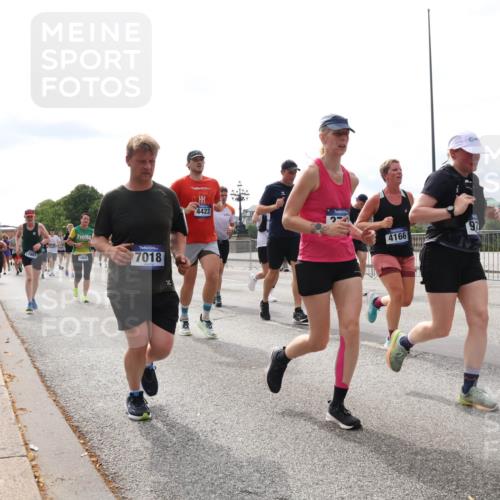 29.06.2025 - hella hamburg halbmarathon Lena Gebhardt http://msf.ph/oto/8282034 29.06.2025 10:20:36 Lombardsbrücke 41603, 7018, 4422, 4166, 12977, 1011, 1046, 1069, 1471, 1474, 2053, 2101, 2325, 2478, 2834, 2923, 2945, 3247, 3434, 3733, 3781, 3842, 4154, 4166, 4288, 4422, 4585, 4614, 4739, 4754, 4869, 5181, 5556, 5625, 5659, 5811, 5812, 5831, 5937, 6608, 6951, 7018, 7101, 7131, 7739, 7744, 8025, 8113, 8462, 8588, 8940, 9136, 9722, 9735, 9873, 9981, 10041, 10050, 10350, 10414, 10595, 10613, 10647, 10754, 11100, 11145, 11603, 11835, 11995, 12844 meine-sportfotos.de
