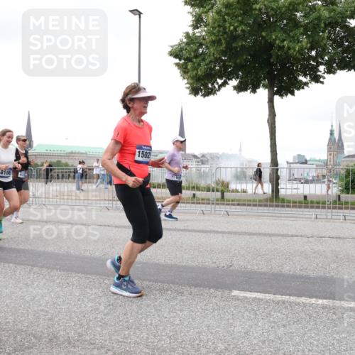 29.06.2025 - hella hamburg halbmarathon Lena Gebhardt http://msf.ph/oto/8282070 29.06.2025 10:55:02 Lombardsbrücke 191, 8186, 41, 1502, 1013, 1198, 2084, 2090, 2452, 2566, 2586, 2632, 3002, 3274, 4039, 4191, 4192, 4628, 5040, 5392, 5500, 5727, 5882, 6395, 6396, 6839, 6944, 6982, 7219, 7238, 7766, 8012, 8186, 8403, 8519, 9521, 9596, 10109, 10331, 10458, 10471, 10686, 11033, 11226, 11287, 11567, 11569, 11737, 11788, 11908, 12147, 12148, 12240, 12268, 12270, 13098, 13230, 13272, 13283, 13548, 13944, 13945, 13979, 13980, 14515, 15152, 15160 meine-sportfotos.de