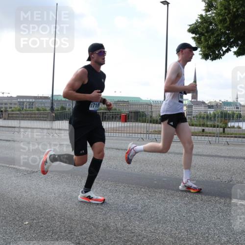 29.06.2025 - hella hamburg halbmarathon Lena Gebhardt http://msf.ph/oto/8282081 29.06.2025 09:45:39 Lombardsbrücke 1719, 57, 1080, 1686, 1707, 1758, 1894, 1990, 2689, 2746, 3043, 4050, 4129, 4679, 4698, 4749, 5070, 5187, 5328, 5550, 5746, 5826, 6358, 6781, 6878, 7272, 7389, 7481, 7651, 7723, 7880, 7965, 8190, 8209, 8883, 9137, 9381, 9571, 9634, 10017, 10171, 10270, 10484, 10876, 11120, 11413, 11857, 12049, 12232, 12234, 12308, 12595, 12691, 12988, 13066, 13167, 13343, 13618, 13686, 13754, 14028, 14167, 14289, 15672, 16157, 16818 meine-sportfotos.de