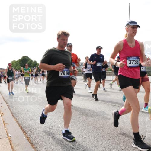 29.06.2025 - hella hamburg halbmarathon Lena Gebhardt http://msf.ph/oto/8282093 29.06.2025 10:20:37 Lombardsbrücke 7018, 119, 5181, 11603, 19083, 3733, 416, 197, 1011, 1046, 1069, 1471, 1474, 2053, 2101, 2325, 2478, 2834, 2923, 2945, 3247, 3434, 3733, 3781, 3842, 4154, 4166, 4288, 4422, 4585, 4614, 4754, 4869, 5181, 5556, 5625, 5659, 5811, 5812, 5831, 5937, 6608, 6951, 7018, 7101, 7131, 7739, 7744, 8025, 8113, 8462, 8588, 8940, 9136, 9722, 9735, 9873, 9981, 10041, 10050, 10350, 10414, 10595, 10613, 10647, 10754, 11100, 11145, 11603, 11835, 11995, 12844 meine-sportfotos.de