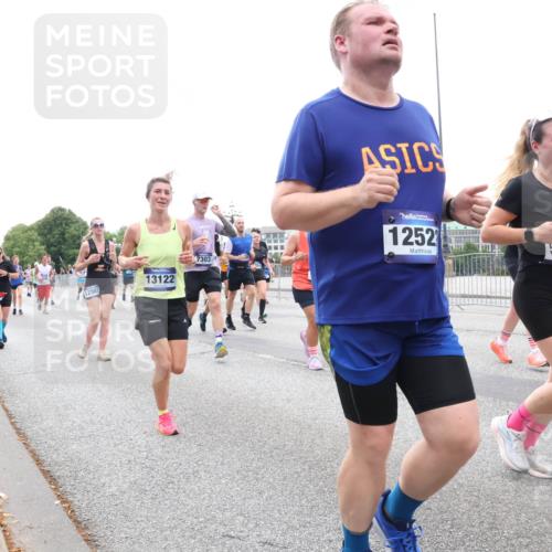 29.06.2025 - hella hamburg halbmarathon Lena Gebhardt http://msf.ph/oto/8282103 29.06.2025 10:46:31 Lombardsbrücke 1371, 1375, 1429, 1465, 1532, 1608, 1837, 1999, 2162, 2423, 2500, 2697, 2773, 2813, 2951, 3277, 3406, 3407, 3410, 3469, 3734, 4119, 4202, 4296, 4342, 4355, 4448, 4604, 5697, 5700, 5703, 5854, 6068, 6124, 6161, 6392, 6740, 7303, 7364, 7368, 7374, 7412, 7767, 7827, 7894, 7960, 7983, 8047, 8477, 8551, 8700, 9129, 9337, 9445, 9691, 10153, 10230, 11358, 11361, 11876, 11910, 12298, 12333, 12507, 12522, 13969, 14261, 15852, 16882, 16987 meine-sportfotos.de