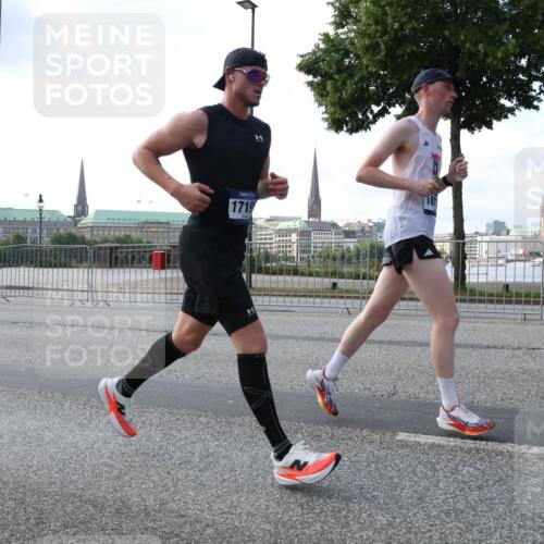 29.06.2025 - hella hamburg halbmarathon Lena Gebhardt http://msf.ph/oto/8282106 29.06.2025 09:45:39 Lombardsbrücke 1719, 57, 1080, 1686, 1707, 1758, 1894, 1990, 2689, 2746, 3043, 4050, 4129, 4679, 4698, 4749, 5070, 5187, 5328, 5550, 5746, 5826, 6358, 6781, 6878, 7272, 7389, 7481, 7651, 7723, 7880, 7965, 8190, 8209, 8883, 9137, 9381, 9571, 9634, 10017, 10171, 10270, 10484, 10876, 11120, 11413, 11857, 12049, 12232, 12234, 12308, 12595, 12691, 12988, 13066, 13167, 13343, 13618, 13686, 13754, 14028, 14167, 14289, 15672, 16157, 16818 meine-sportfotos.de