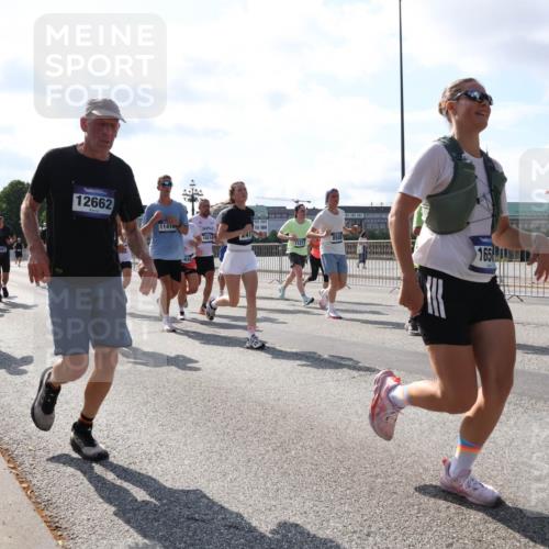 29.06.2025 - hella hamburg halbmarathon Lena Gebhardt http://msf.ph/oto/8282108 29.06.2025 09:58:10 Lombardsbrücke 6754, 3091, 12662, 11416, 18514, 11217, 165, 1034, 1094, 1179, 1190, 1258, 1320, 1321, 1335, 1563, 1815, 1870, 2034, 2070, 2138, 2397, 2417, 2448, 2612, 2636, 2656, 2711, 2946, 3041, 3058, 3091, 3114, 3251, 3859, 4814, 4903, 5032, 5093, 5305, 5672, 5721, 5775, 6164, 6272, 6355, 6356, 6433, 6569, 6580, 6585, 6628, 6754, 6776, 6897, 7065, 7134, 7409, 7478, 7509, 7594, 7646, 7724, 7856, 7896, 7952, 7973, 7976, 8154, 8311, 8508, 8590, 8825, 9012, 9057, 9562, 9656, 10084 meine-sportfotos.de