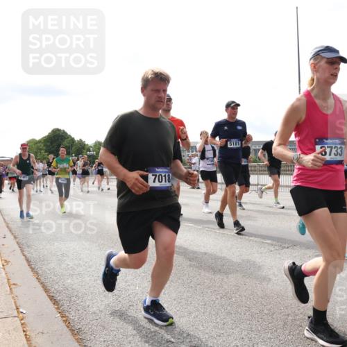 29.06.2025 - hella hamburg halbmarathon Lena Gebhardt http://msf.ph/oto/8282122 29.06.2025 10:20:37 Lombardsbrücke 5181, 11603, 7018, 1199, 581, 3733, 1011, 1046, 1069, 1471, 1474, 2053, 2101, 2325, 2478, 2834, 2923, 2945, 3247, 3434, 3733, 3781, 3842, 4154, 4166, 4288, 4422, 4585, 4614, 4754, 4869, 5181, 5556, 5625, 5659, 5811, 5812, 5831, 5937, 6608, 6951, 7018, 7101, 7131, 7739, 7744, 8025, 8113, 8462, 8588, 8940, 9136, 9722, 9735, 9873, 9981, 10041, 10050, 10350, 10414, 10595, 10613, 10647, 10754, 11100, 11145, 11603, 11835, 11995, 12844 meine-sportfotos.de