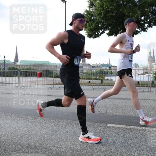 29.06.2025 - hella hamburg halbmarathon Lena Gebhardt http://msf.ph/oto/8282160 29.06.2025 09:45:39 Lombardsbrücke 171, 57, 1080, 1686, 1707, 1758, 1894, 1990, 2689, 2746, 3043, 4050, 4129, 4679, 4698, 4749, 5070, 5187, 5328, 5550, 5746, 5826, 6358, 6781, 6878, 7272, 7389, 7481, 7651, 7723, 7880, 7965, 8190, 8209, 8883, 9137, 9381, 9571, 9634, 10017, 10171, 10270, 10484, 10876, 11120, 11413, 11857, 12049, 12232, 12234, 12308, 12595, 12691, 12988, 13066, 13167, 13343, 13618, 13686, 13754, 14028, 14167, 14289, 15672, 16157, 16818 meine-sportfotos.de