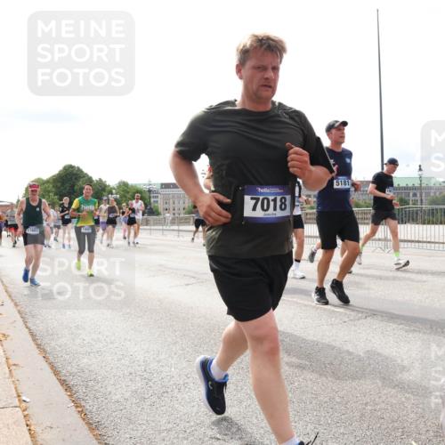 29.06.2025 - hella hamburg halbmarathon Lena Gebhardt http://msf.ph/oto/8282164 29.06.2025 10:20:37 Lombardsbrücke 11603, 1908, 7018, 5181, 4166, 1011, 1046, 1069, 1471, 1474, 2053, 2101, 2325, 2478, 2834, 2923, 2945, 3247, 3434, 3733, 3781, 3842, 4154, 4166, 4288, 4422, 4585, 4614, 4754, 4869, 5181, 5556, 5625, 5659, 5811, 5812, 5831, 5937, 6608, 6951, 7018, 7101, 7131, 7739, 7744, 8025, 8113, 8462, 8588, 8940, 9136, 9722, 9735, 9873, 9981, 10041, 10050, 10350, 10414, 10595, 10613, 10647, 10754, 11100, 11145, 11603, 11835, 11995, 12844 meine-sportfotos.de