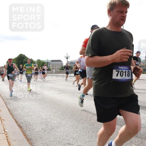 29.06.2025 - hella hamburg halbmarathon Lena Gebhardt http://msf.ph/oto/8282194 29.06.2025 10:20:37 Lombardsbrücke 19093, 7018, 1011, 1046, 1069, 1471, 1474, 2053, 2101, 2325, 2478, 2834, 2923, 2945, 3247, 3434, 3733, 3781, 3842, 4154, 4166, 4288, 4422, 4585, 4614, 4754, 4869, 5181, 5556, 5625, 5659, 5811, 5812, 5831, 5937, 6608, 6951, 7018, 7101, 7131, 7739, 7744, 8025, 8113, 8462, 8588, 8940, 9136, 9722, 9735, 9873, 9981, 10041, 10050, 10350, 10414, 10595, 10613, 10647, 10754, 11100, 11145, 11603, 11835, 11995, 12844 meine-sportfotos.de