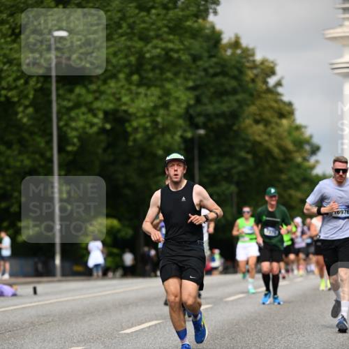 29.06.2025 - hella hamburg halbmarathon Dr. Thomas Lammeyer http://msf.ph/oto/8282212 29.06.2025 10:15:50 Kennedybrücke 1062, 1790, 2661, 3746, 3837, 6966, 7370, 7474, 7571, 8368, 9119, 9254, 9405, 10042 meine-sportfotos.de