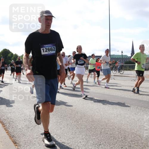 29.06.2025 - hella hamburg halbmarathon Lena Gebhardt http://msf.ph/oto/8282215 29.06.2025 09:58:10 Lombardsbrücke 6754, 3091, 12662, 2417, 1034, 1094, 1179, 1190, 1258, 1320, 1321, 1335, 1563, 1815, 1870, 2034, 2070, 2138, 2397, 2417, 2448, 2612, 2636, 2656, 2711, 2946, 3041, 3058, 3091, 3114, 3251, 3859, 4814, 4903, 5032, 5093, 5305, 5672, 5721, 5775, 6164, 6272, 6355, 6356, 6433, 6569, 6580, 6585, 6628, 6754, 6776, 6897, 7065, 7134, 7409, 7478, 7509, 7594, 7646, 7724, 7856, 7896, 7952, 7973, 7976, 8154, 8311, 8508, 8590, 8825, 9012, 9057, 9562, 9656, 10084 meine-sportfotos.de