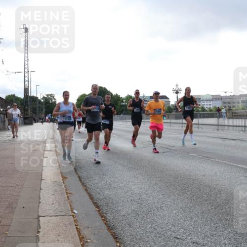 29.06.2025 - hella hamburg halbmarathon Lena Gebhardt http://msf.ph/oto/8282219 29.06.2025 09:45:41 Lombardsbrücke 14622, 16724, 12232, 686, 7965, 57, 1080, 1686, 1707, 1758, 1894, 1990, 2460, 2689, 3043, 4050, 4129, 4679, 4698, 4749, 5070, 5187, 5328, 5550, 5746, 5826, 6358, 6878, 7272, 7389, 7481, 7651, 7723, 7880, 7965, 8062, 8190, 8209, 8883, 9137, 9381, 9571, 9634, 10017, 10171, 10270, 10484, 10876, 11120, 11413, 11857, 12049, 12232, 12234, 12308, 12681, 12691, 12988, 13066, 13167, 13343, 13618, 13686, 13754, 14028, 14167, 14289, 15672, 16157 meine-sportfotos.de