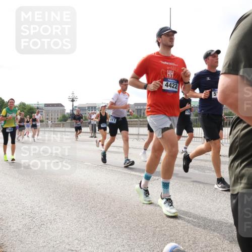 29.06.2025 - hella hamburg halbmarathon Lena Gebhardt http://msf.ph/oto/8282233 29.06.2025 10:20:38 Lombardsbrücke 1603, 1903, 15513, 011, 4422, 5, 1758, 1011, 1046, 1069, 1471, 1474, 2053, 2101, 2325, 2478, 2834, 2923, 2945, 3247, 3434, 3733, 3781, 3842, 4154, 4166, 4288, 4350, 4422, 4585, 4614, 4754, 4869, 5181, 5556, 5625, 5659, 5811, 5812, 5831, 5937, 6608, 6951, 7018, 7101, 7131, 7739, 7744, 8025, 8113, 8462, 8588, 8940, 9005, 9011, 9136, 9236, 9722, 9735, 9873, 9981, 10041, 10050, 10350, 10414, 10595, 10613, 10647, 10754, 11100, 11145, 11603, 11835, 11995, 12844 meine-sportfotos.de