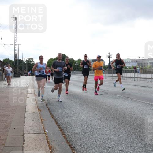 29.06.2025 - hella hamburg halbmarathon Lena Gebhardt http://msf.ph/oto/8282260 29.06.2025 09:45:42 Lombardsbrücke 16724, 6755, 14622, 12232, 086, 796, 57, 1080, 1686, 1707, 1758, 1894, 1990, 2460, 2689, 3043, 4050, 4129, 4679, 4698, 4749, 5070, 5187, 5328, 5550, 5746, 5826, 6358, 6878, 7272, 7389, 7481, 7651, 7723, 7880, 7965, 8062, 8190, 8209, 8883, 9137, 9381, 9571, 9634, 10017, 10171, 10270, 10484, 10876, 11120, 11413, 11857, 12049, 12232, 12234, 12308, 12681, 12691, 12988, 13066, 13167, 13343, 13618, 13686, 13754, 14028, 14167, 14289, 15672, 16157 meine-sportfotos.de
