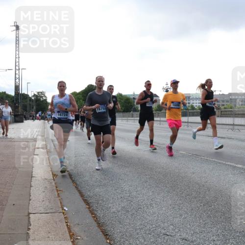 29.06.2025 - hella hamburg halbmarathon Lena Gebhardt http://msf.ph/oto/8282296 29.06.2025 09:45:42 Lombardsbrücke 1223, 16755, 1686, 1965, 16724, 57, 1080, 1686, 1707, 1758, 1894, 1990, 2460, 2689, 3043, 4050, 4129, 4679, 4698, 4749, 5070, 5187, 5328, 5550, 5746, 5826, 6358, 6878, 7272, 7389, 7481, 7651, 7723, 7880, 7965, 8062, 8190, 8209, 8883, 9137, 9381, 9571, 9634, 10017, 10171, 10270, 10484, 10876, 11120, 11413, 11857, 12049, 12232, 12234, 12308, 12681, 12691, 12988, 13066, 13167, 13343, 13618, 13686, 13754, 14028, 14167, 14289, 15672, 16157 meine-sportfotos.de