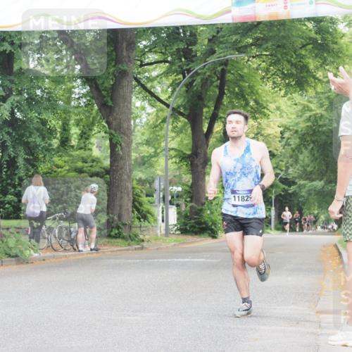 29.06.2025 - hella hamburg halbmarathon KatJ http://msf.ph/oto/8282307 29.06.2025 10:10:58 Zwischen KM18-KM19 54 meine-sportfotos.de