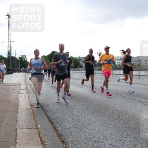 29.06.2025 - hella hamburg halbmarathon Lena Gebhardt http://msf.ph/oto/8282312 29.06.2025 09:45:42 Lombardsbrücke 16755, 1223, 16724, 1686, 57, 1080, 1686, 1707, 1758, 1894, 1990, 2460, 2689, 3043, 4050, 4129, 4679, 4698, 4749, 5070, 5187, 5328, 5550, 5746, 5826, 6358, 6878, 7272, 7389, 7481, 7651, 7723, 7880, 7965, 8062, 8190, 8209, 8883, 9137, 9381, 9571, 9634, 10017, 10171, 10270, 10484, 10876, 11120, 11413, 11857, 12049, 12232, 12234, 12308, 12681, 12691, 12988, 13066, 13167, 13343, 13618, 13686, 13754, 14028, 14167, 14289, 15672, 16157 meine-sportfotos.de