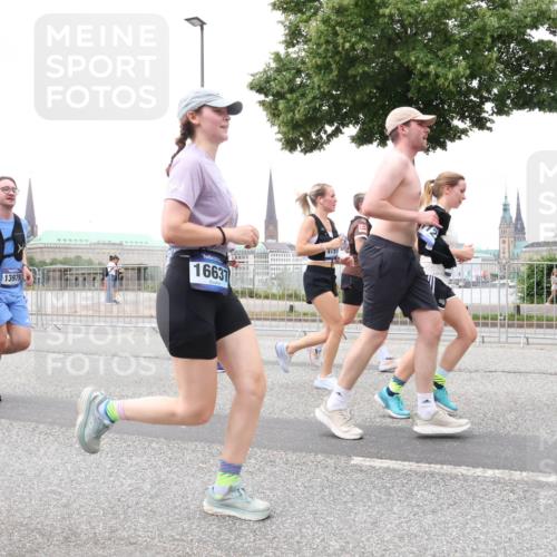 29.06.2025 - hella hamburg halbmarathon Lena Gebhardt http://msf.ph/oto/8282330 29.06.2025 10:55:04 Lombardsbrücke 13979, 16637, 4191, 1013, 1198, 2084, 2090, 2452, 2566, 2586, 2632, 3002, 3157, 3274, 3577, 4039, 4191, 4192, 4628, 5040, 5392, 5500, 5727, 5882, 6395, 6396, 6839, 6944, 6982, 7219, 7238, 7766, 8012, 8186, 8403, 8519, 9521, 9596, 10109, 10331, 10458, 10471, 10686, 11033, 11226, 11287, 11567, 11569, 11737, 11788, 11908, 12147, 12148, 12240, 12268, 12270, 13098, 13230, 13272, 13283, 13548, 13944, 13945, 13979, 13980, 14515, 15152, 15160 meine-sportfotos.de