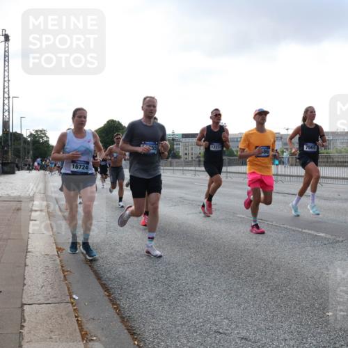 29.06.2025 - hella hamburg halbmarathon Lena Gebhardt http://msf.ph/oto/8282335 29.06.2025 09:45:42 Lombardsbrücke 16724, 55, 12232, 7965, 86, 57, 1080, 1686, 1707, 1758, 1894, 1990, 2460, 2689, 3043, 4050, 4129, 4679, 4698, 4749, 5070, 5187, 5328, 5550, 5746, 5826, 6358, 6878, 7272, 7389, 7481, 7651, 7723, 7880, 7965, 8062, 8190, 8209, 8883, 9137, 9381, 9571, 9634, 10017, 10171, 10270, 10484, 10876, 11120, 11413, 11857, 12049, 12232, 12234, 12308, 12681, 12691, 12988, 13066, 13167, 13343, 13618, 13686, 13754, 14028, 14167, 14289, 15672, 16157 meine-sportfotos.de
