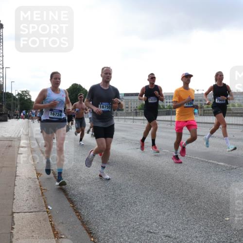 29.06.2025 - hella hamburg halbmarathon Lena Gebhardt http://msf.ph/oto/8282361 29.06.2025 09:45:42 Lombardsbrücke 16724, 16755, 12232, 7965, 1686, 57, 1080, 1686, 1707, 1758, 1894, 1990, 2460, 2689, 3043, 4050, 4129, 4679, 4698, 4749, 5070, 5187, 5328, 5550, 5746, 5826, 6358, 6878, 7272, 7389, 7481, 7651, 7723, 7880, 7965, 8062, 8190, 8209, 8883, 9137, 9381, 9571, 9634, 10017, 10171, 10270, 10484, 10876, 11120, 11413, 11857, 12049, 12232, 12234, 12308, 12681, 12691, 12988, 13066, 13167, 13343, 13618, 13686, 13754, 14028, 14167, 14289, 15672, 16157 meine-sportfotos.de