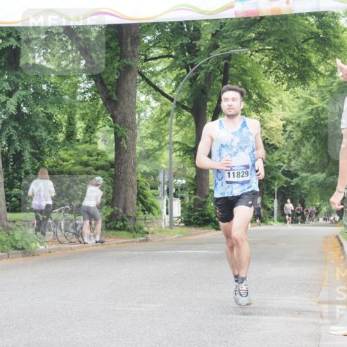 29.06.2025 - hella hamburg halbmarathon KatJ http://msf.ph/oto/8282368 29.06.2025 10:10:59 Zwischen KM18-KM19 54 meine-sportfotos.de