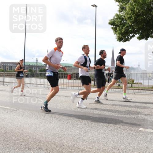 29.06.2025 - hella hamburg halbmarathon Lena Gebhardt http://msf.ph/oto/8282416 29.06.2025 10:20:39 Lombardsbrücke 1011, 15513, 1011, 1046, 1069, 1471, 1474, 2053, 2101, 2325, 2478, 2834, 2923, 2945, 3247, 3434, 3733, 3781, 3842, 4154, 4166, 4288, 4350, 4422, 4585, 4614, 4754, 4869, 5041, 5181, 5556, 5625, 5811, 5812, 5831, 5937, 6608, 6951, 7018, 7101, 7131, 7739, 7744, 8025, 8113, 8462, 8588, 8940, 9005, 9011, 9136, 9236, 9722, 9735, 9873, 9981, 10041, 10050, 10350, 10414, 10595, 10613, 10647, 10754, 11100, 11145, 11603, 11835, 11995, 12844 meine-sportfotos.de