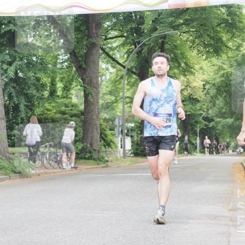 29.06.2025 - hella hamburg halbmarathon KatJ http://msf.ph/oto/8282424 29.06.2025 10:10:59 Zwischen KM18-KM19 54 meine-sportfotos.de