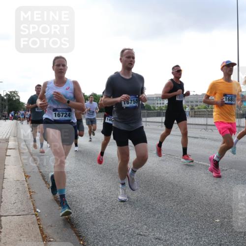 29.06.2025 - hella hamburg halbmarathon Lena Gebhardt http://msf.ph/oto/8282433 29.06.2025 09:45:43 Lombardsbrücke 5550, 16724, 14549, 146, 1223, 16755, 1686, 7965, 57, 1080, 1686, 1707, 1758, 1894, 1990, 2460, 2689, 3043, 4050, 4129, 4463, 4679, 4698, 4749, 5070, 5187, 5328, 5550, 5746, 5826, 6358, 6878, 7186, 7272, 7389, 7481, 7651, 7723, 7880, 7965, 8062, 8190, 8209, 8883, 9137, 9381, 9571, 9634, 10017, 10171, 10270, 10484, 10876, 11120, 11413, 11857, 12049, 12189, 12232, 12234, 12308, 12681, 12691, 12988, 13066, 13167, 13343, 13618, 13686, 13754, 14028, 14167, 15672, 16157 meine-sportfotos.de