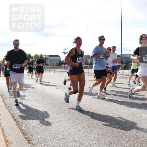 29.06.2025 - hella hamburg halbmarathon Lena Gebhardt http://msf.ph/oto/8282435 29.06.2025 09:58:11 Lombardsbrücke 6754, 8449, 2417, 1262, 1034, 1094, 1179, 1190, 1258, 1320, 1321, 1335, 1563, 1815, 1870, 2034, 2070, 2138, 2397, 2417, 2448, 2612, 2636, 2656, 2711, 2946, 3041, 3058, 3091, 3114, 3251, 3859, 4814, 4903, 5032, 5093, 5305, 5672, 5721, 5775, 6164, 6272, 6355, 6356, 6433, 6569, 6580, 6585, 6628, 6754, 6776, 6897, 7065, 7134, 7409, 7478, 7509, 7646, 7724, 7856, 7896, 7952, 7973, 7976, 8154, 8311, 8508, 8590, 8825, 9012, 9057, 9562, 9656, 10084 meine-sportfotos.de
