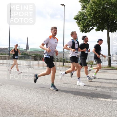 29.06.2025 - hella hamburg halbmarathon Lena Gebhardt http://msf.ph/oto/8282443 29.06.2025 10:20:39 Lombardsbrücke 11999, 1758, 1011, 1046, 1069, 1471, 1474, 2053, 2101, 2325, 2478, 2834, 2923, 2945, 3247, 3434, 3733, 3781, 3842, 4154, 4166, 4288, 4350, 4422, 4585, 4614, 4754, 4869, 5041, 5181, 5556, 5625, 5811, 5812, 5831, 5937, 6608, 6951, 7018, 7101, 7131, 7739, 7744, 8025, 8113, 8462, 8588, 8940, 9005, 9011, 9136, 9236, 9722, 9735, 9873, 9981, 10041, 10050, 10350, 10414, 10595, 10613, 10647, 10754, 11100, 11145, 11603, 11835, 11995, 12844 meine-sportfotos.de
