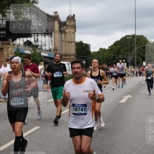 29.06.2025 - hella hamburg halbmarathon Yannick Fuchs http://msf.ph/oto/8282445 29.06.2025 10:49:49 20KM 1130, 1180, 1193, 2982, 3042, 3048, 3058, 3668, 4951, 5287, 5465, 5672, 6569, 6591, 6924, 7594, 7742, 8255, 8311, 8639, 8863, 9361, 9562, 11039, 11309, 11638, 12196, 12515, 13474, 14363, 14365, 14461, 15184, 15484, 15818, 15884, 16176, 16375, 16401, 16434, 16521, 16786, 17259, 17615, 17640, 17642, 17734, 18064, 18125, 18212, 18325, 18340, 18495, 18634, 18741, 18746, 18835, 19120, 19152 meine-sportfotos.de