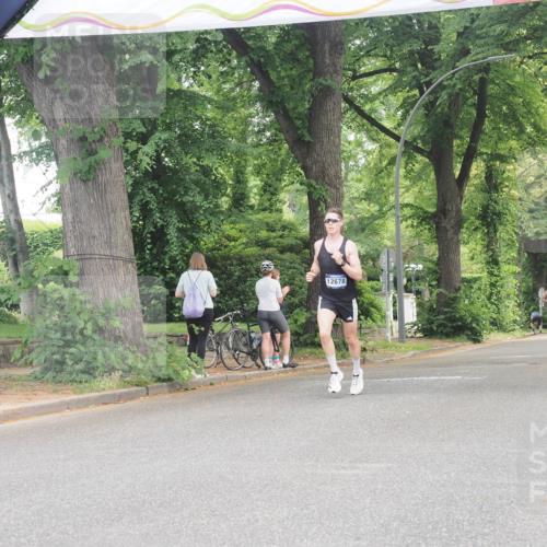 29.06.2025 - hella hamburg halbmarathon KatJ http://msf.ph/oto/8282491 29.06.2025 10:11:02 Zwischen KM18-KM19  meine-sportfotos.de