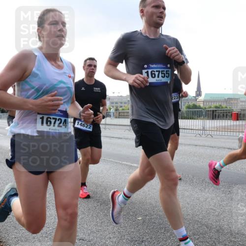 29.06.2025 - hella hamburg halbmarathon Lena Gebhardt http://msf.ph/oto/8282507 29.06.2025 09:45:43 Lombardsbrücke 5550, 5187, 16724, 14622, 16755, 2232, 57, 1080, 1686, 1707, 1758, 1894, 1990, 2460, 2689, 3043, 4050, 4129, 4463, 4679, 4698, 4749, 5070, 5187, 5328, 5550, 5746, 5826, 6358, 6878, 7186, 7272, 7389, 7481, 7651, 7723, 7880, 7965, 8062, 8190, 8209, 8883, 9137, 9381, 9571, 9634, 10017, 10171, 10270, 10484, 10876, 11120, 11413, 11857, 12049, 12189, 12232, 12234, 12308, 12681, 12691, 12988, 13066, 13167, 13343, 13618, 13686, 13754, 14028, 14167, 15672, 16157 meine-sportfotos.de