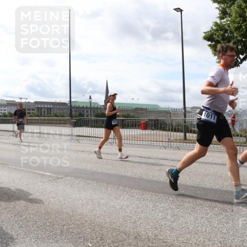 29.06.2025 - hella hamburg halbmarathon Lena Gebhardt http://msf.ph/oto/8282523 29.06.2025 10:20:39 Lombardsbrücke 190, 15513, 1011, 1011, 1046, 1069, 1471, 1474, 2053, 2101, 2325, 2478, 2834, 2923, 2945, 3247, 3434, 3733, 3781, 3842, 4154, 4166, 4288, 4350, 4422, 4585, 4614, 4754, 4869, 5041, 5181, 5556, 5625, 5811, 5812, 5831, 5937, 6608, 6951, 7018, 7101, 7131, 7739, 7744, 8025, 8113, 8462, 8588, 8940, 9005, 9011, 9136, 9236, 9722, 9735, 9873, 9981, 10041, 10050, 10350, 10414, 10595, 10613, 10647, 10754, 11100, 11145, 11603, 11835, 11995, 12844 meine-sportfotos.de