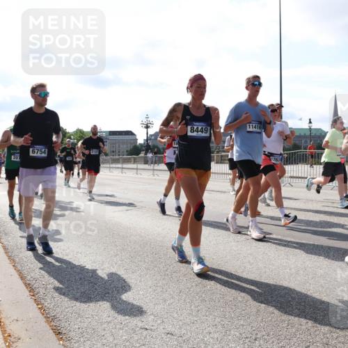 29.06.2025 - hella hamburg halbmarathon Lena Gebhardt http://msf.ph/oto/8282545 29.06.2025 09:58:11 Lombardsbrücke 207, 6754, 6164, 8449, 11416, 12624, 2417, 850, 1034, 1094, 1179, 1190, 1258, 1320, 1321, 1335, 1563, 1815, 1870, 2034, 2070, 2138, 2397, 2417, 2448, 2612, 2636, 2656, 2711, 2946, 3041, 3058, 3091, 3114, 3251, 3859, 4814, 4903, 5032, 5093, 5305, 5672, 5721, 5775, 6164, 6272, 6355, 6356, 6433, 6569, 6580, 6585, 6628, 6754, 6776, 6897, 7065, 7134, 7409, 7478, 7509, 7646, 7724, 7856, 7896, 7952, 7973, 7976, 8154, 8311, 8508, 8590, 8825, 9012, 9057, 9562, 9656, 10084 meine-sportfotos.de