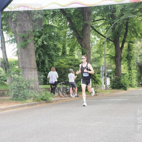 29.06.2025 - hella hamburg halbmarathon KatJ http://msf.ph/oto/8282550 29.06.2025 10:11:02 Zwischen KM18-KM19  meine-sportfotos.de