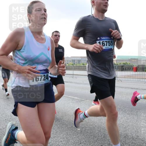 29.06.2025 - hella hamburg halbmarathon Lena Gebhardt http://msf.ph/oto/8282564 29.06.2025 09:45:43 Lombardsbrücke 5550, 187, 16724, 16755, 57, 1080, 1686, 1707, 1758, 1894, 1990, 2460, 2689, 3043, 4050, 4129, 4463, 4679, 4698, 4749, 5070, 5187, 5328, 5550, 5746, 5826, 6358, 6878, 7186, 7272, 7389, 7481, 7651, 7723, 7880, 7965, 8062, 8190, 8209, 8883, 9137, 9381, 9571, 9634, 10017, 10171, 10270, 10484, 10876, 11120, 11413, 11857, 12049, 12189, 12232, 12234, 12308, 12681, 12691, 12988, 13066, 13167, 13343, 13618, 13686, 13754, 14028, 14167, 15672, 16157 meine-sportfotos.de