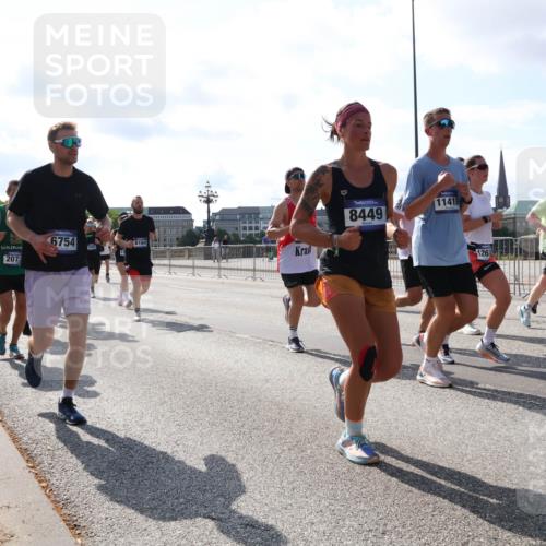 29.06.2025 - hella hamburg halbmarathon Lena Gebhardt http://msf.ph/oto/8282607 29.06.2025 09:58:11 Lombardsbrücke 207, 6754, 6164, 8449, 11416, 126, 1121, 1034, 1094, 1179, 1190, 1258, 1320, 1321, 1335, 1563, 1815, 1870, 2034, 2070, 2138, 2397, 2417, 2448, 2612, 2636, 2656, 2711, 2946, 3041, 3058, 3091, 3114, 3251, 3859, 4814, 4903, 5032, 5093, 5305, 5672, 5721, 5775, 6164, 6272, 6355, 6356, 6433, 6569, 6580, 6585, 6628, 6754, 6776, 6897, 7065, 7134, 7409, 7478, 7509, 7646, 7724, 7856, 7896, 7952, 7973, 7976, 8154, 8311, 8508, 8590, 8825, 9012, 9057, 9562, 9656, 10084 meine-sportfotos.de