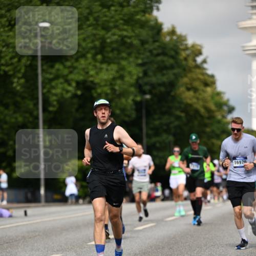 29.06.2025 - hella hamburg halbmarathon Dr. Thomas Lammeyer http://msf.ph/oto/8282637 29.06.2025 10:15:51 Kennedybrücke 1062, 1790, 2661, 3746, 3837, 4499, 6966, 7370, 7474, 8368, 9119, 9254, 9405, 10042 meine-sportfotos.de