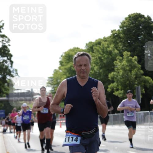 29.06.2025 - hella hamburg halbmarathon Jannik Wohlers http://msf.ph/oto/8282664 29.06.2025 10:03:02 Lombardsbrücke 1114, 1135, 1138, 1161, 1450, 1885, 2594, 2619, 4307, 4511, 5384, 5464, 6391, 6453, 7277, 7278, 7279, 7290, 7935, 9453, 11556, 12211, 12212, 12377, 12843, 13732, 13857, 13976, 15539, 16371, 16605, 17096, 17226, 18028 meine-sportfotos.de
