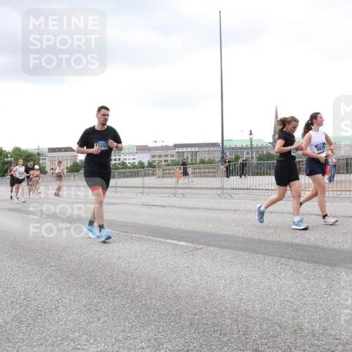 29.06.2025 - hella hamburg halbmarathon Lena Gebhardt http://msf.ph/oto/8282681 29.06.2025 10:55:05 Lombardsbrücke 13548, 15553, 6839, 1013, 1198, 2084, 2090, 2452, 2566, 2632, 3002, 3115, 3157, 3274, 3577, 4039, 4191, 4192, 4628, 5040, 5392, 5483, 5500, 5727, 5882, 6395, 6396, 6839, 6944, 6982, 7219, 7238, 7766, 8012, 8186, 8403, 8519, 9521, 9596, 10109, 10331, 10458, 10471, 10686, 11033, 11226, 11287, 11567, 11569, 11737, 11788, 11908, 12147, 12148, 12240, 12268, 12270, 13098, 13230, 13272, 13283, 13548, 13944, 13945, 13979, 13980, 14515, 15152, 15160, 16385 meine-sportfotos.de
