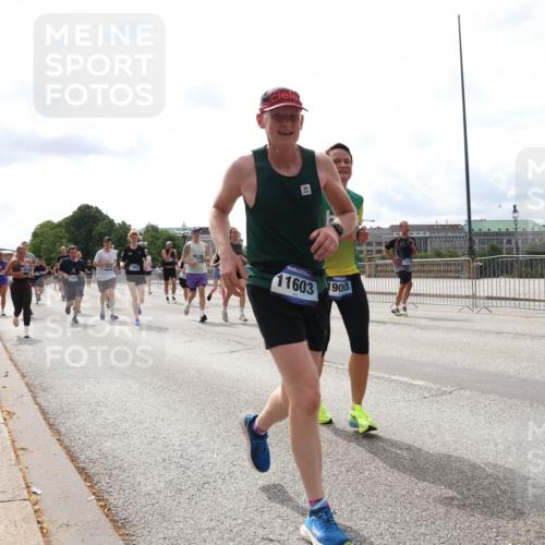 29.06.2025 - hella hamburg halbmarathon Lena Gebhardt http://msf.ph/oto/8282709 29.06.2025 10:20:40 Lombardsbrücke 11603, 1903, 1011, 1046, 1069, 1471, 1474, 2053, 2101, 2325, 2478, 2834, 2923, 2945, 3247, 3434, 3733, 3781, 3842, 4154, 4166, 4288, 4350, 4422, 4614, 4754, 4869, 5041, 5181, 5625, 5811, 5812, 5831, 5937, 6608, 6951, 7018, 7101, 7131, 7739, 7744, 8025, 8113, 8462, 8588, 8724, 8940, 9005, 9011, 9136, 9236, 9722, 9735, 9873, 9981, 10041, 10050, 10350, 10414, 10595, 10613, 10647, 10754, 11100, 11145, 11603, 11835, 11995, 12844 meine-sportfotos.de