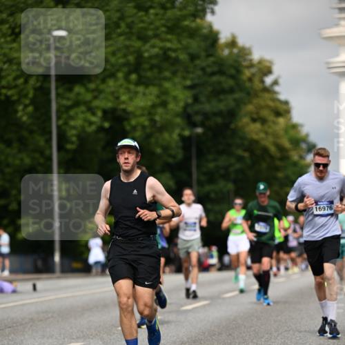 29.06.2025 - hella hamburg halbmarathon Dr. Thomas Lammeyer http://msf.ph/oto/8282720 29.06.2025 10:15:51 Kennedybrücke 1062, 1790, 2661, 3746, 3837, 4499, 6966, 7370, 7474, 8368, 9119, 9254, 9405, 10042 meine-sportfotos.de