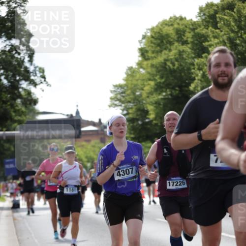 29.06.2025 - hella hamburg halbmarathon Jannik Wohlers http://msf.ph/oto/8282834 29.06.2025 10:03:04 Lombardsbrücke 1114, 1161, 1885, 2594, 2619, 2683, 4307, 4511, 5384, 5464, 6391, 6453, 7277, 7278, 7279, 7290, 7935, 9453, 11556, 12211, 12212, 12377, 12843, 13793, 13976, 15539, 15643, 16371, 16605, 17096, 17226, 17550, 18028, 18999 meine-sportfotos.de