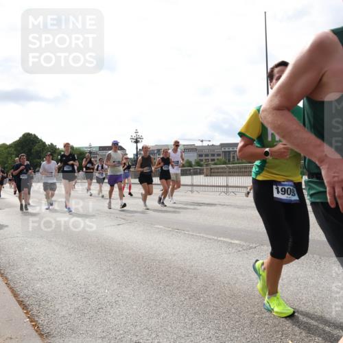 29.06.2025 - hella hamburg halbmarathon Lena Gebhardt http://msf.ph/oto/8282847 29.06.2025 10:20:40 Lombardsbrücke 17987, 1908, 11603, 1011, 1046, 1069, 1471, 1474, 2053, 2101, 2325, 2478, 2834, 2923, 2945, 3247, 3434, 3733, 3781, 3842, 4154, 4166, 4288, 4350, 4422, 4614, 4754, 4869, 5041, 5181, 5625, 5811, 5812, 5831, 5937, 6608, 6951, 7018, 7101, 7131, 7739, 7744, 8025, 8113, 8462, 8588, 8724, 8940, 9005, 9011, 9136, 9236, 9722, 9735, 9873, 9981, 10041, 10050, 10350, 10414, 10595, 10613, 10647, 10754, 11100, 11145, 11603, 11835, 11995, 12844 meine-sportfotos.de
