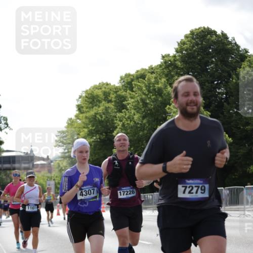 29.06.2025 - hella hamburg halbmarathon Jannik Wohlers http://msf.ph/oto/8282860 29.06.2025 10:03:05 Lombardsbrücke 1114, 1161, 1885, 2594, 2619, 2683, 2759, 4307, 4511, 5384, 5464, 6391, 6453, 7277, 7278, 7279, 7290, 7935, 9453, 11556, 12211, 12212, 12377, 12843, 13793, 13976, 15539, 15643, 16371, 16605, 17096, 17226, 17550, 18028, 18999 meine-sportfotos.de